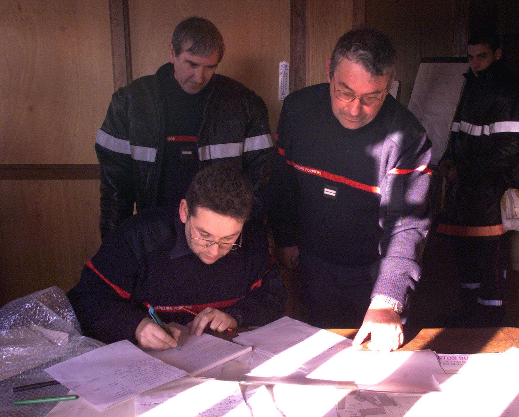 A la mairie d'Oingt (Rhône), les pompiers ont monté une cellule de crise. Photo d'archives Le Progrès