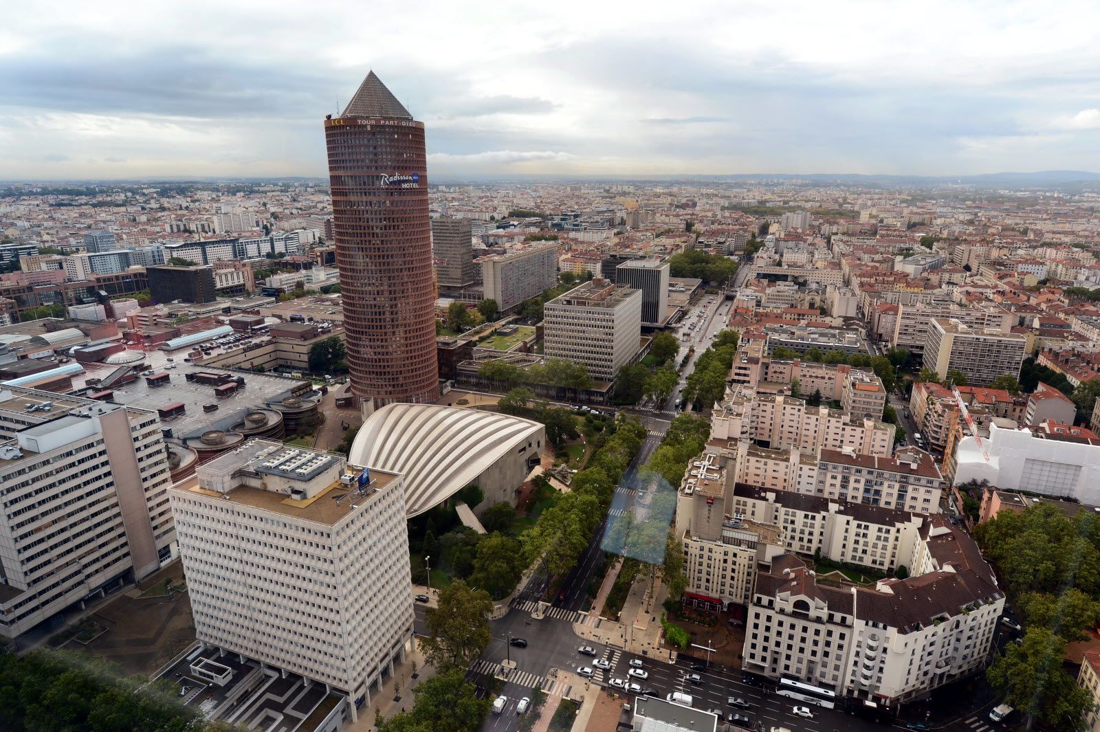 En 2015, depuis la tour Incity, vue sur le "Crayon", sur l'auditorium Maurice Ravel et la rue Garibaldi. Archives Le Progrès/Philippe JUSTE