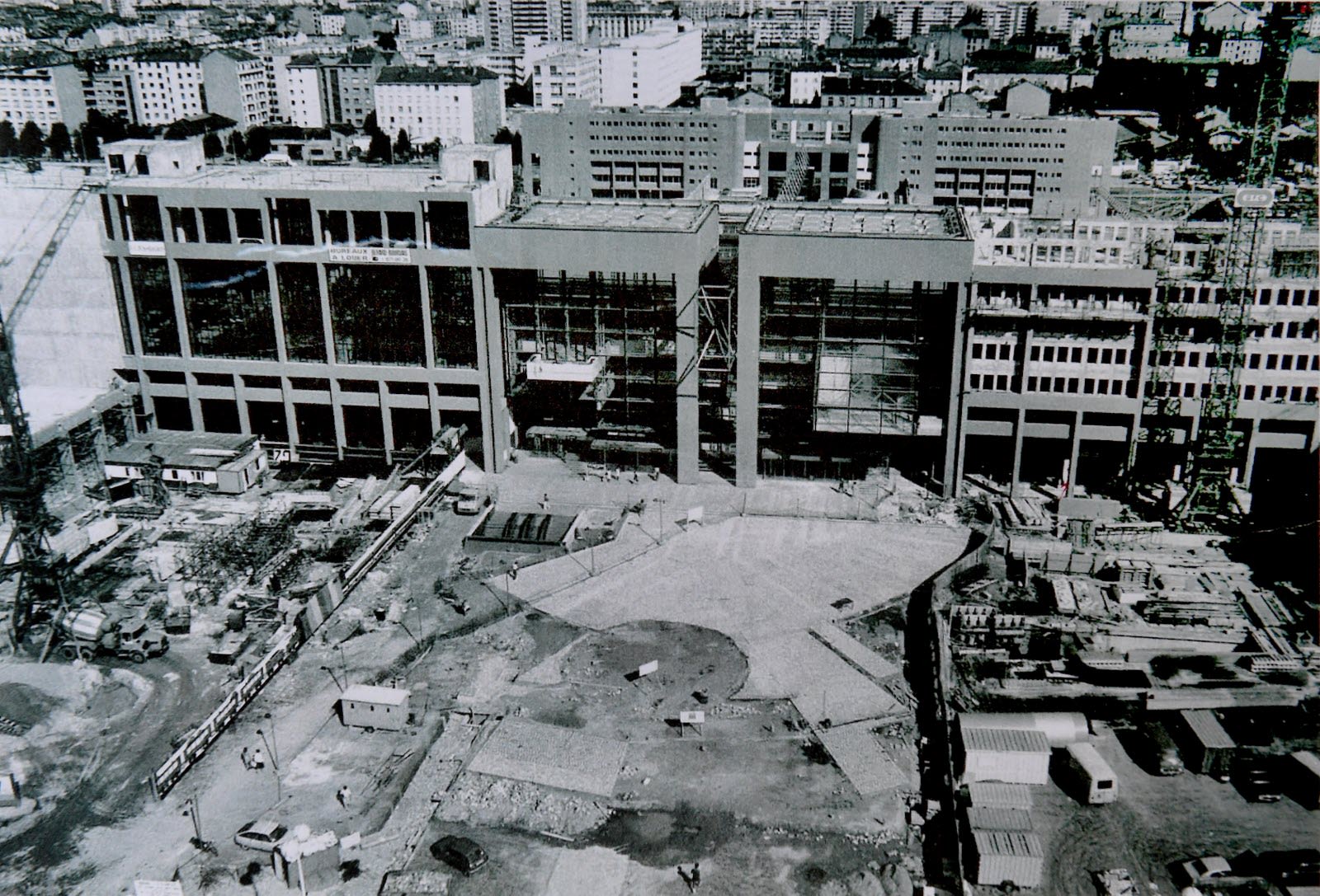 La construction de la gare à la fin des années 70-début 80. Archives Le Progrès