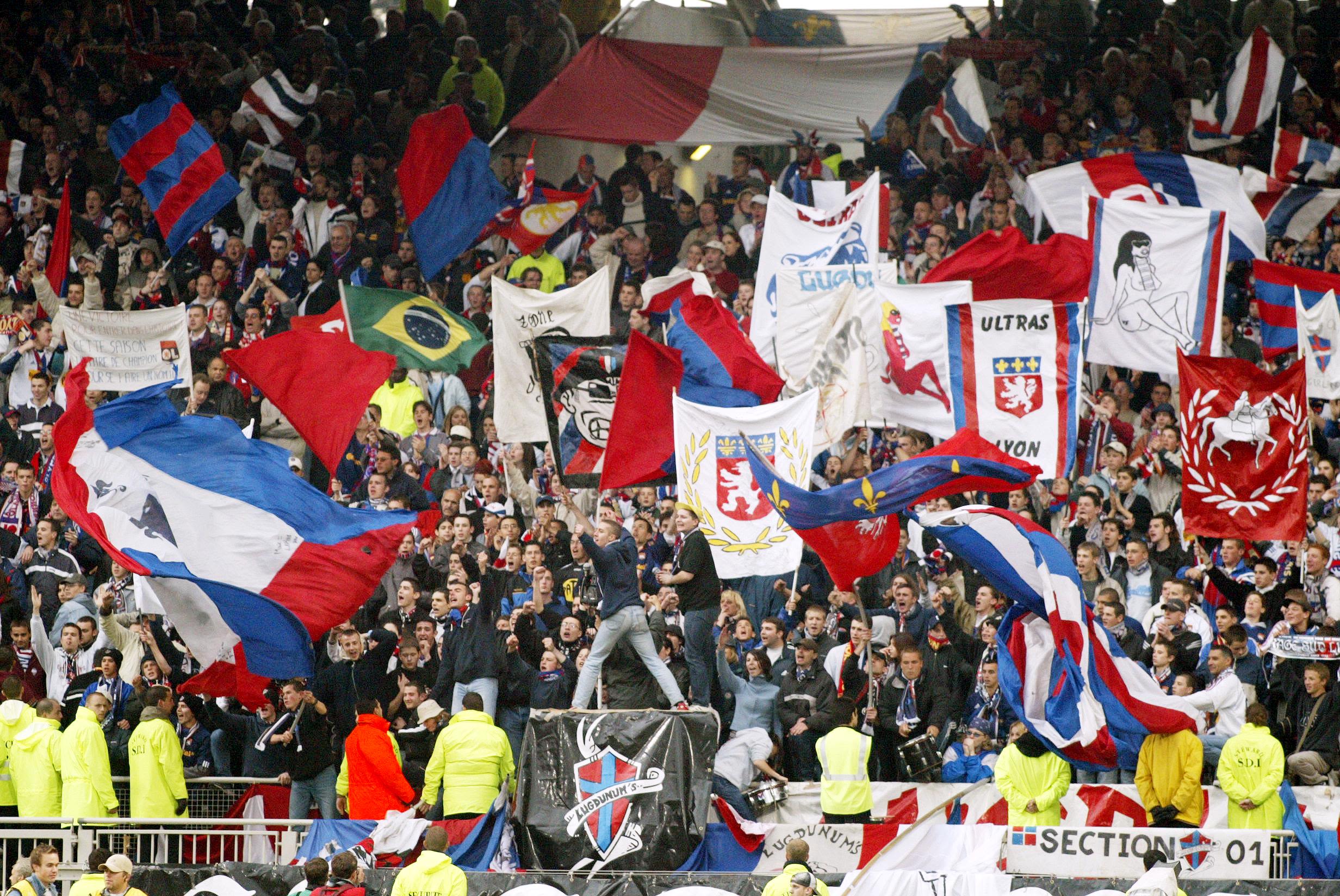 Les tribunes du stade de Gerland se sont vite garnies. Photo Progrès/Richard MOUILLAUD