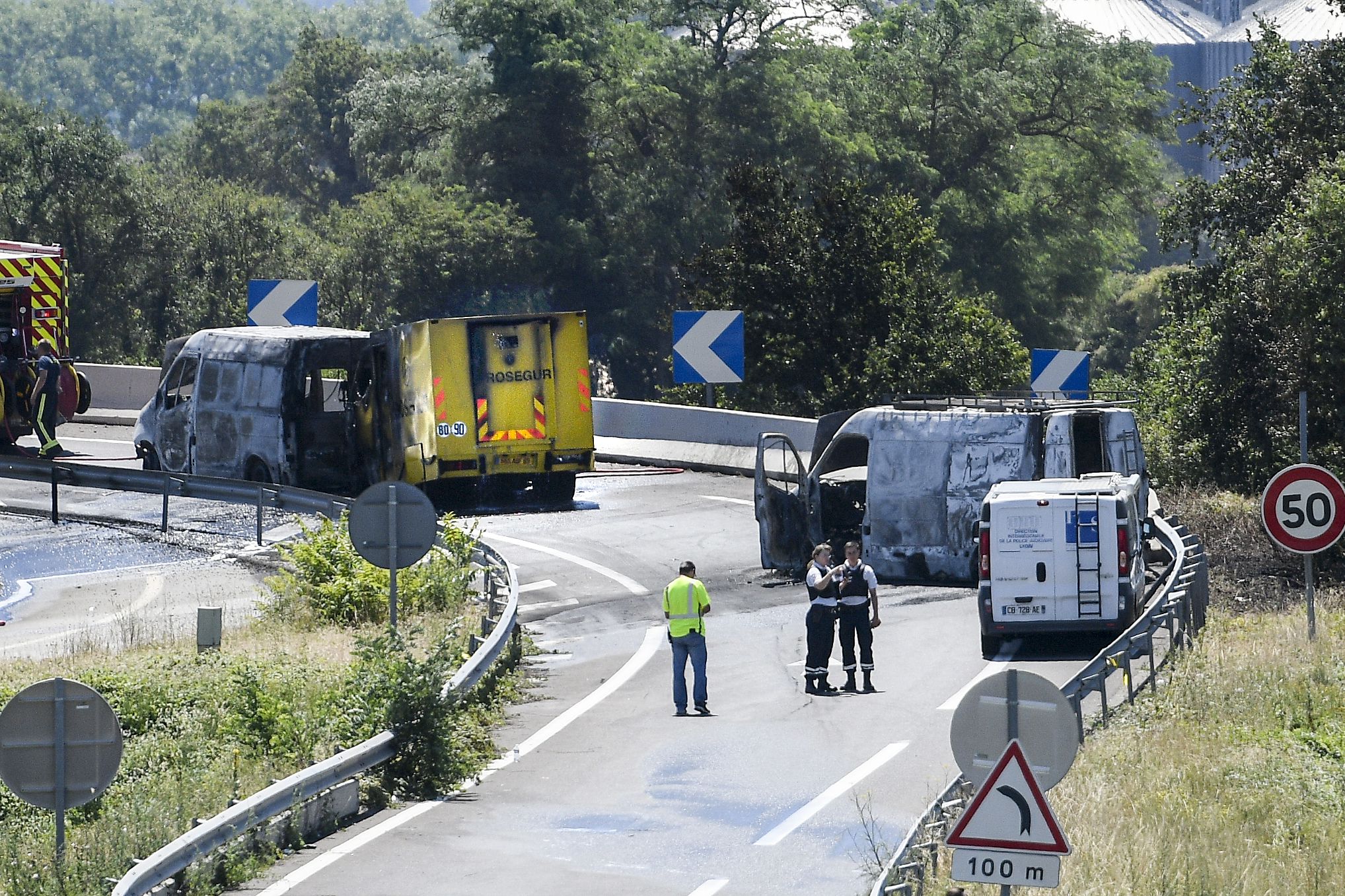 La tentative de braquage a eu lieu sur la bretelle d'accès à l'autoroute A432 depuis l'A43, à Saint-Laurent-de-Mure. Photo Progrès/Joël PHILIPPON