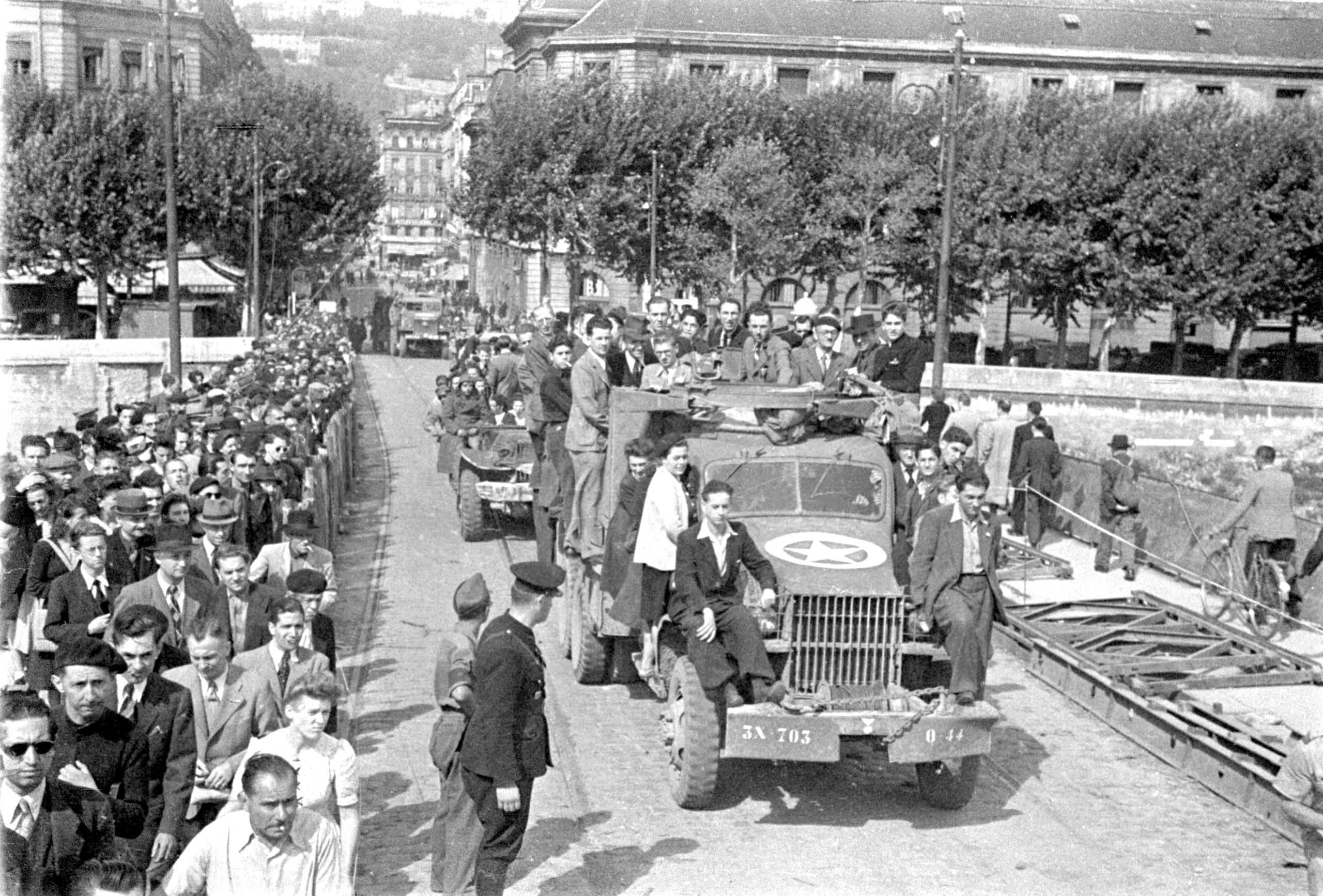 Liesse sur le pont de la Guillotière pour la Libération. (Photo d'archives Le Progrès)