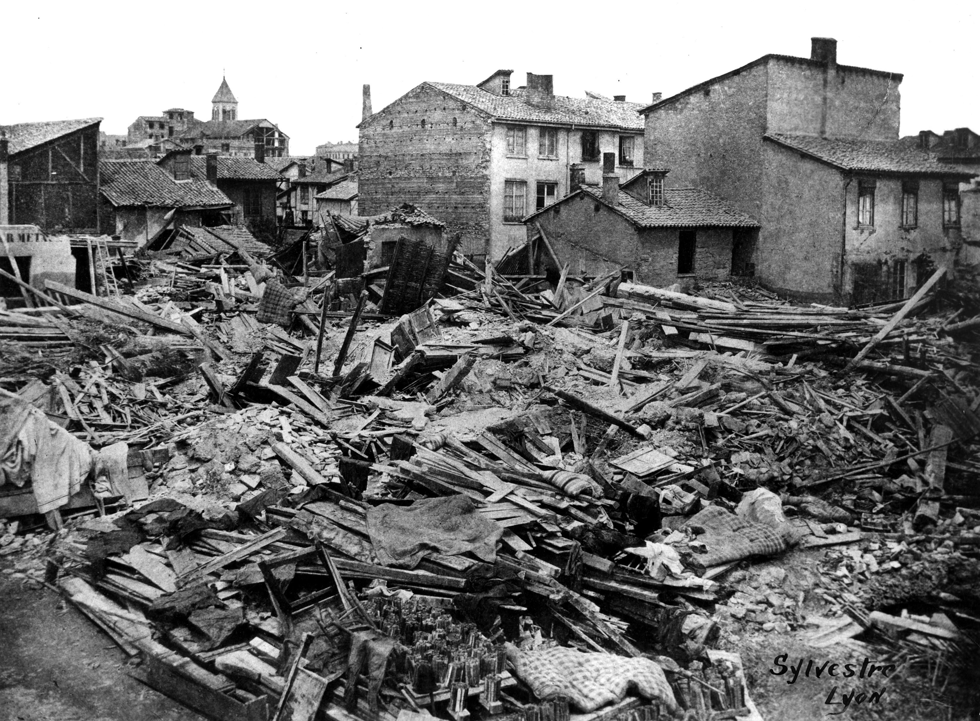 La rue Madame, actuellement rue Molière, après les crues meurtrières de 1856. Photo SYLVESTRE