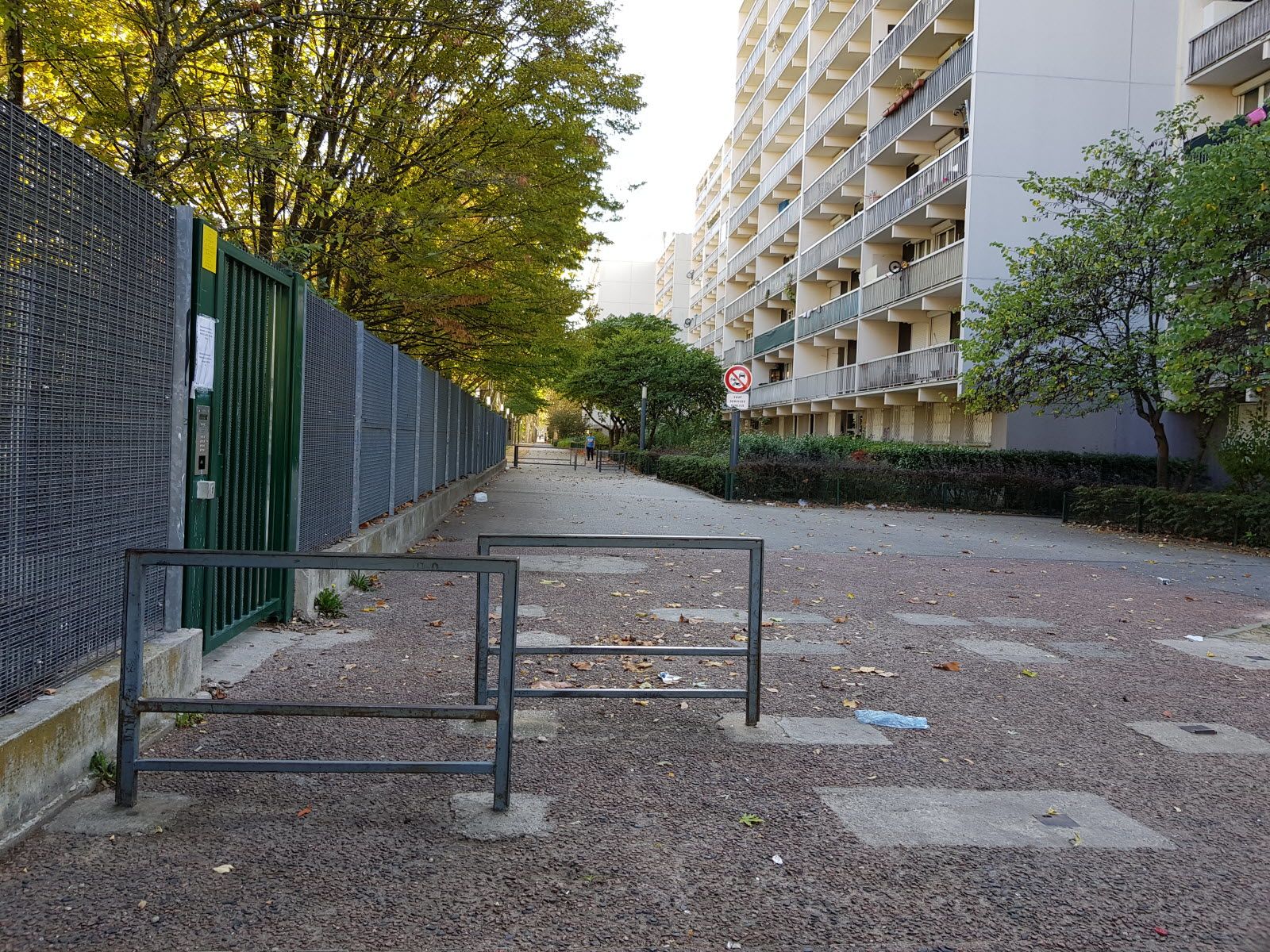 La promenade Lénine, au Mas du Taureau, à Vaulx-en-Velin, est un repère bien connu des dealers. Photo Progrès/Sabrina MADAOUI