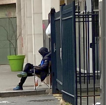 A Charpennes, à Villeurbanne, les guetteurs ne se cachent plus. Photo Progrès/C .L.